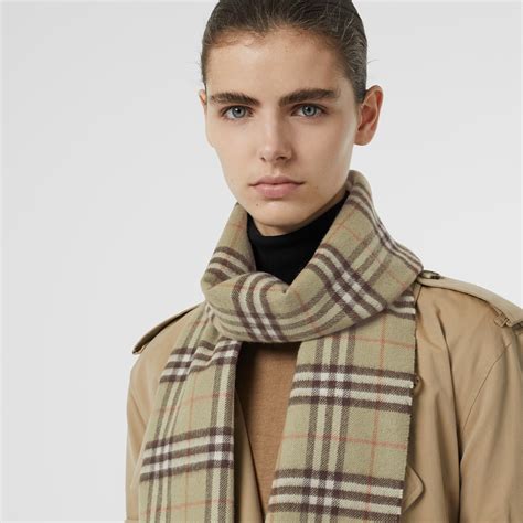 BURBERRY CLASSIC CHECK CASHMERE SCARF 